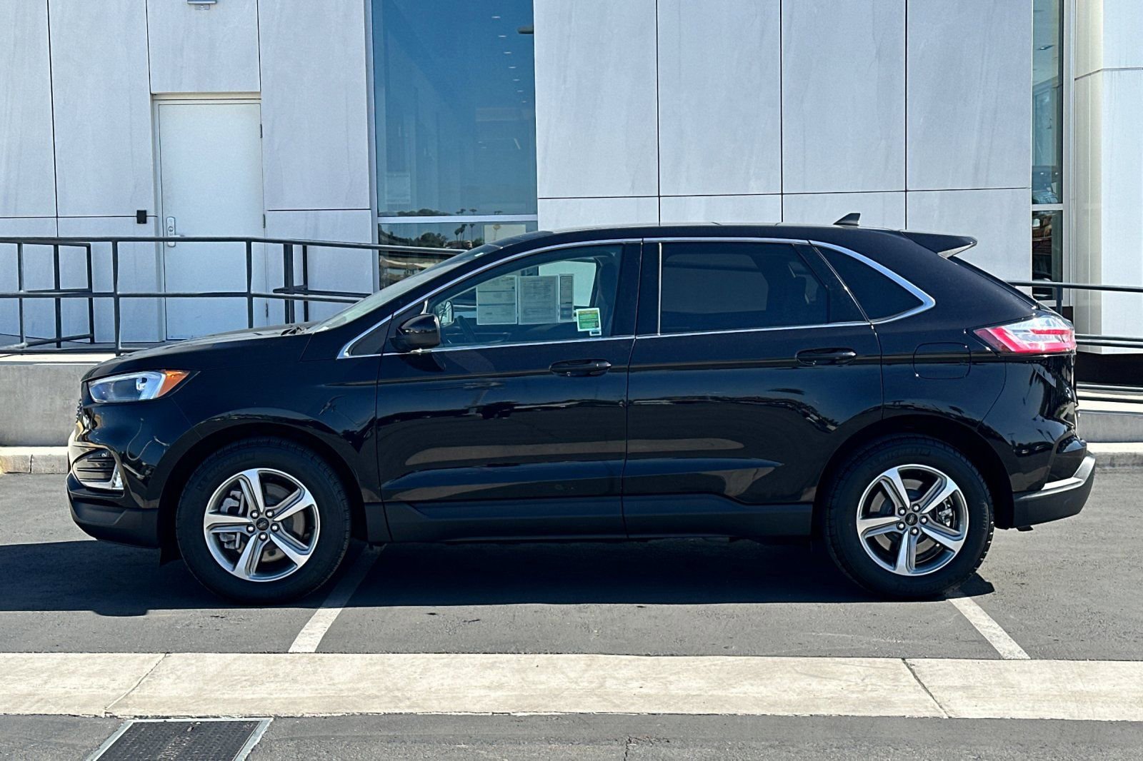 Certified 2023 Ford Edge SEL w/ Convenience Package AWD/4WD image 6