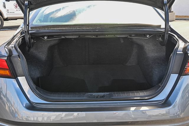Used 2025 Nissan Altima 2.5 SV FWD image 30