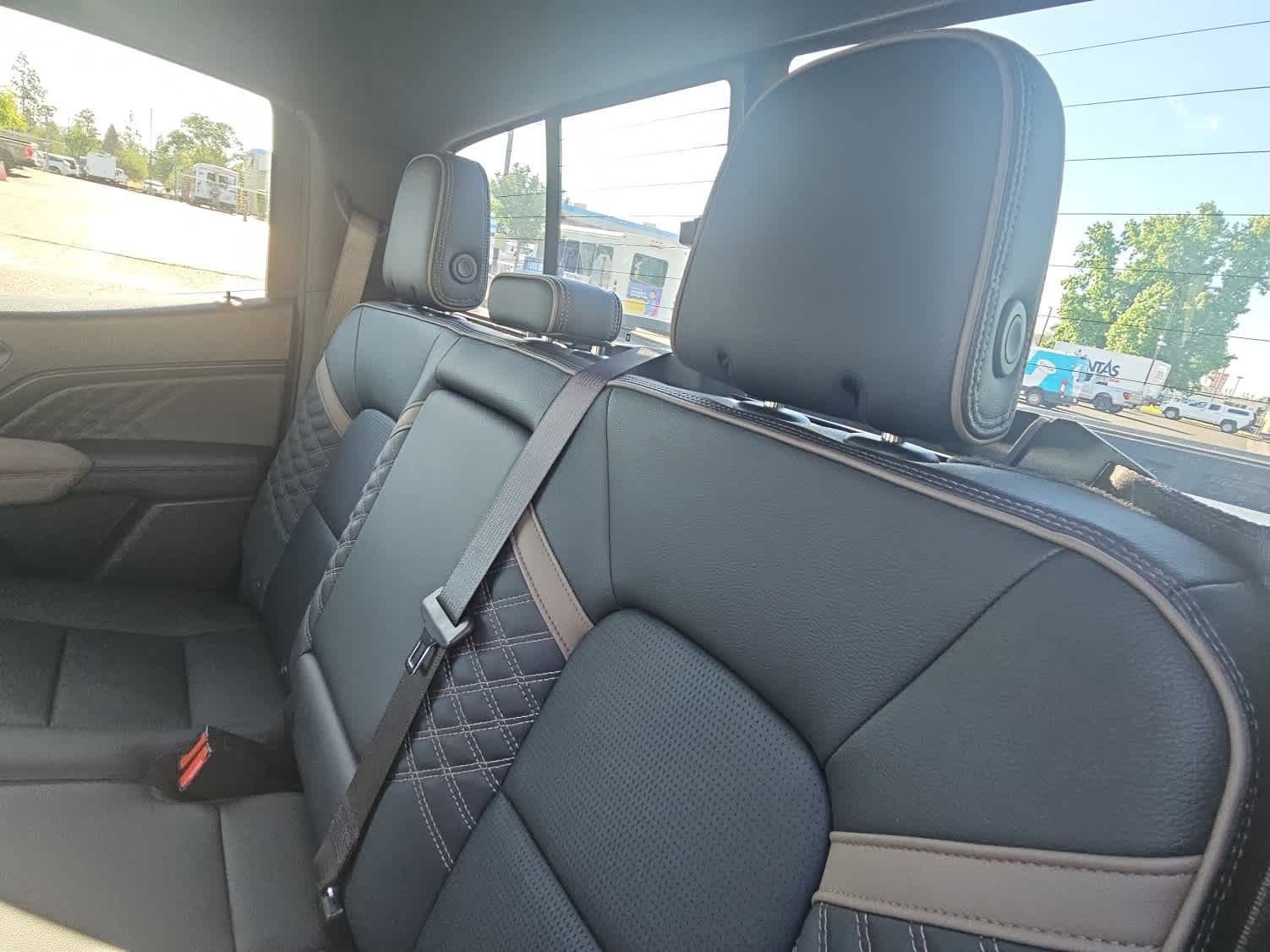 Used 2023 GMC Canyon Denali image 12