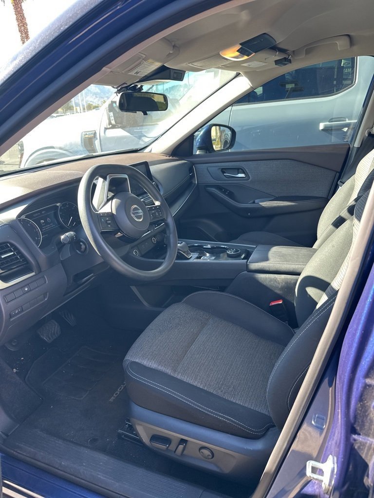 Used 2021 Nissan Rogue SV image 3