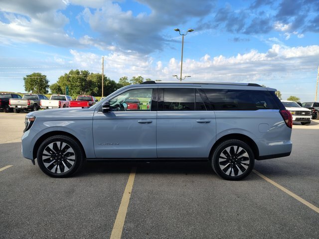 Certified 2025 Ford Expedition Max Platinum w/ Driver's Package AWD/4WD image 5