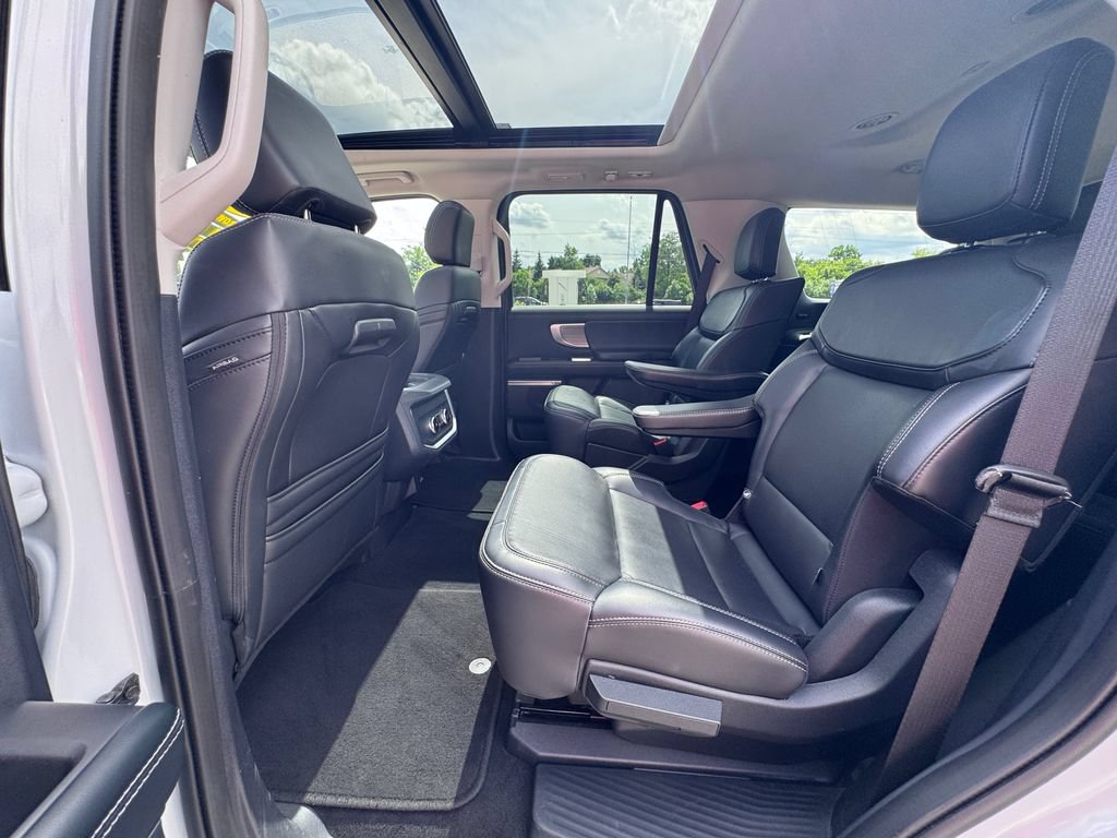 Certified 2025 Ford Expedition Platinum AWD/4WD image 16