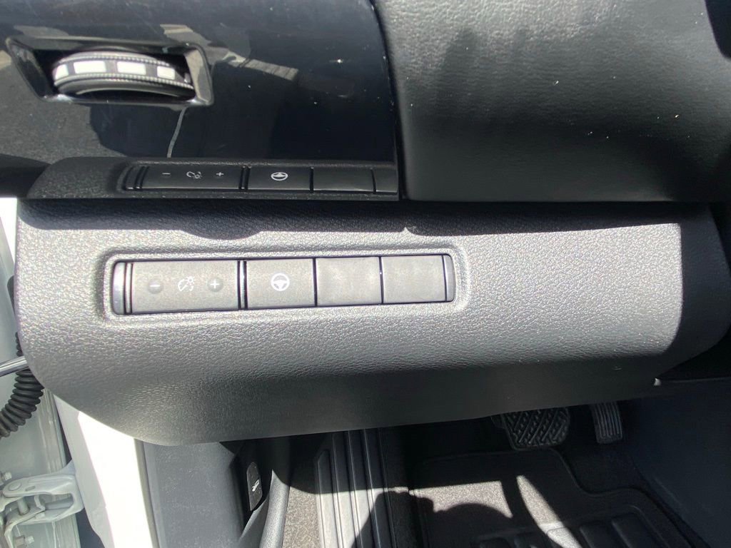 Used 2022 Nissan Pathfinder SV w/ SV Black Package image 12