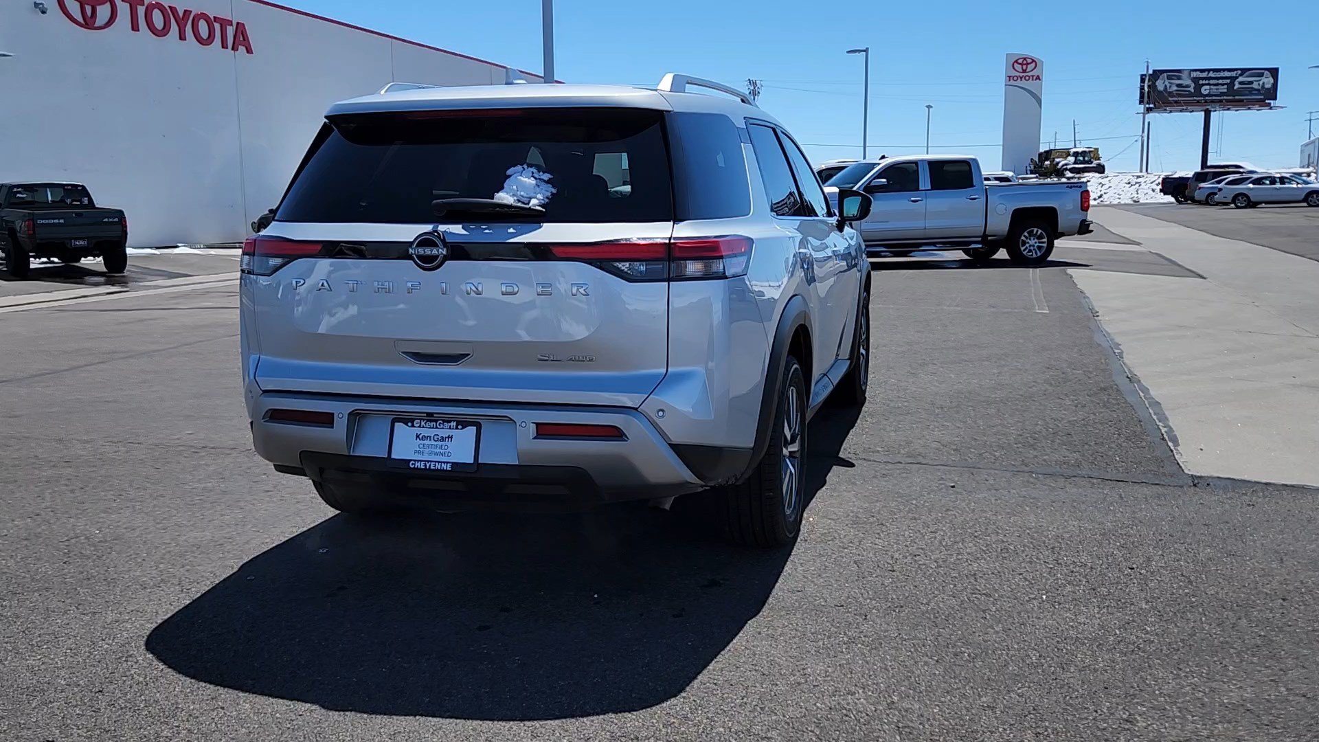 Used 2025 Nissan Pathfinder SL AWD/4WD image 3