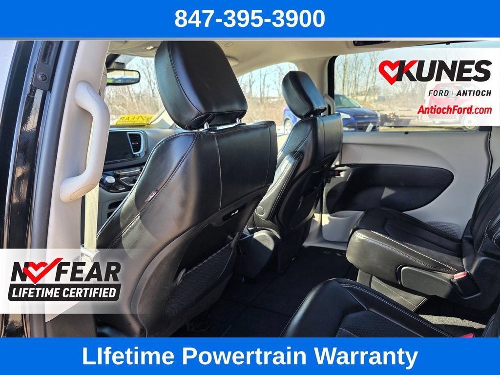 Used 2024 Chrysler Pacifica Touring-L FWD image 20