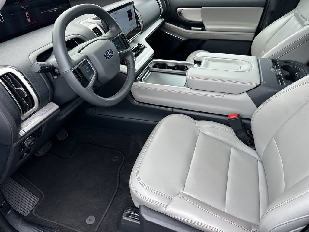 Certified 2025 Ford Expedition Active AWD/4WD image 9
