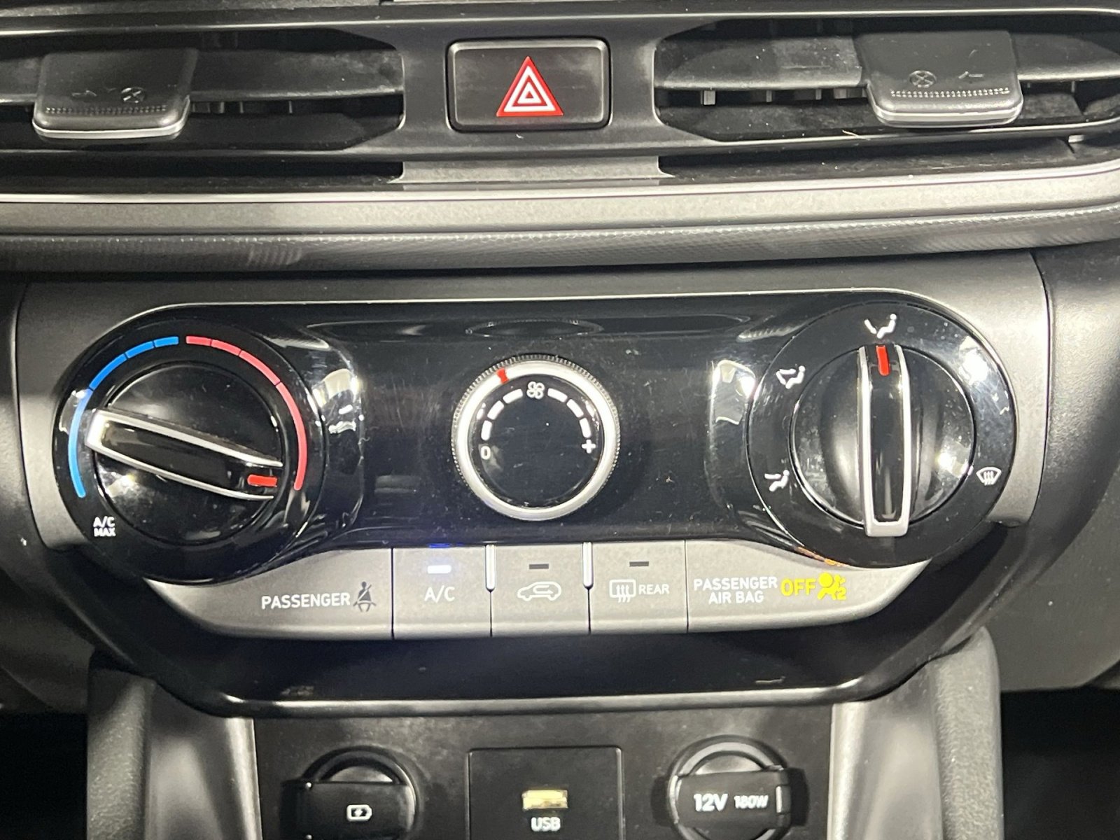 Used 2022 Hyundai Kona SE image 19