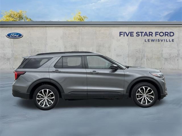 Certified 2025 Ford Explorer ST-Line AWD/4WD image 3