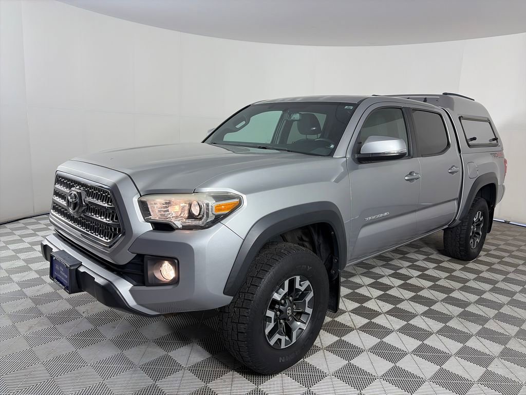 Used 2017 Toyota Tacoma TRD Off-Road w/ Premium & Technology Package AWD/4WD image 3