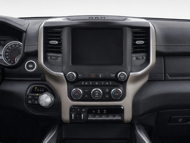 Used 2019 RAM 1500 Laramie AWD/4WD image 18