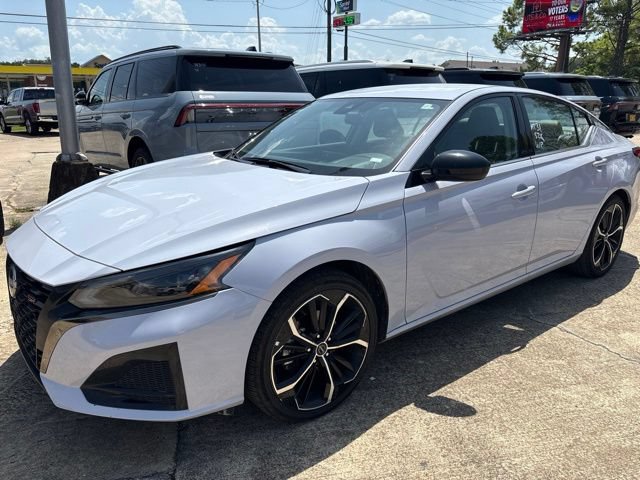 Used 2025 Nissan Altima 2.5 SR FWD image 1