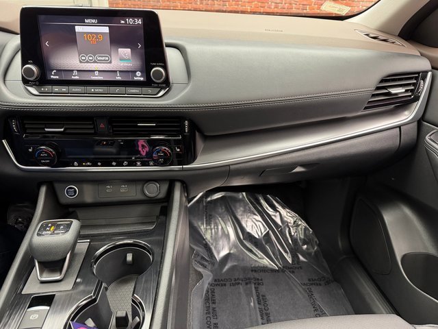 Used 2022 Nissan Rogue SV w/ SV Premium Package image 18