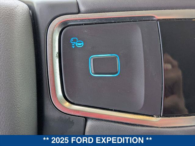 Certified 2025 Ford Expedition Active AWD/4WD image 15