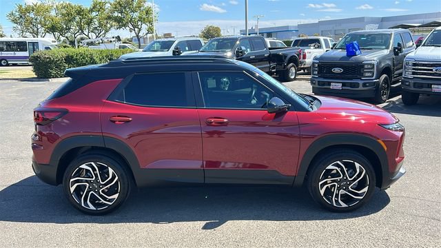 Used 2025 Chevrolet TrailBlazer RS w/ Convenience Package AWD/4WD image 2