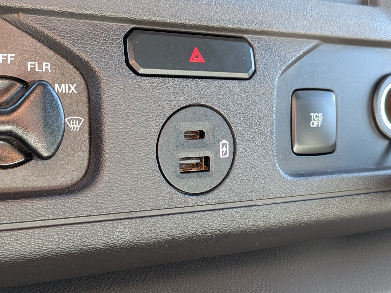 Certified 2022 Ford E-450 and Econoline 450 Super Duty w/ Power Windows & Locks Group RWD image 25