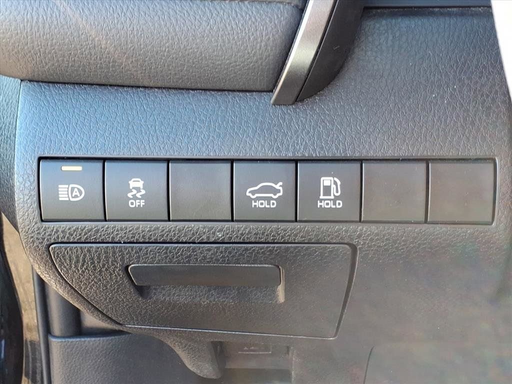 Used 2020 Toyota Camry SE image 14