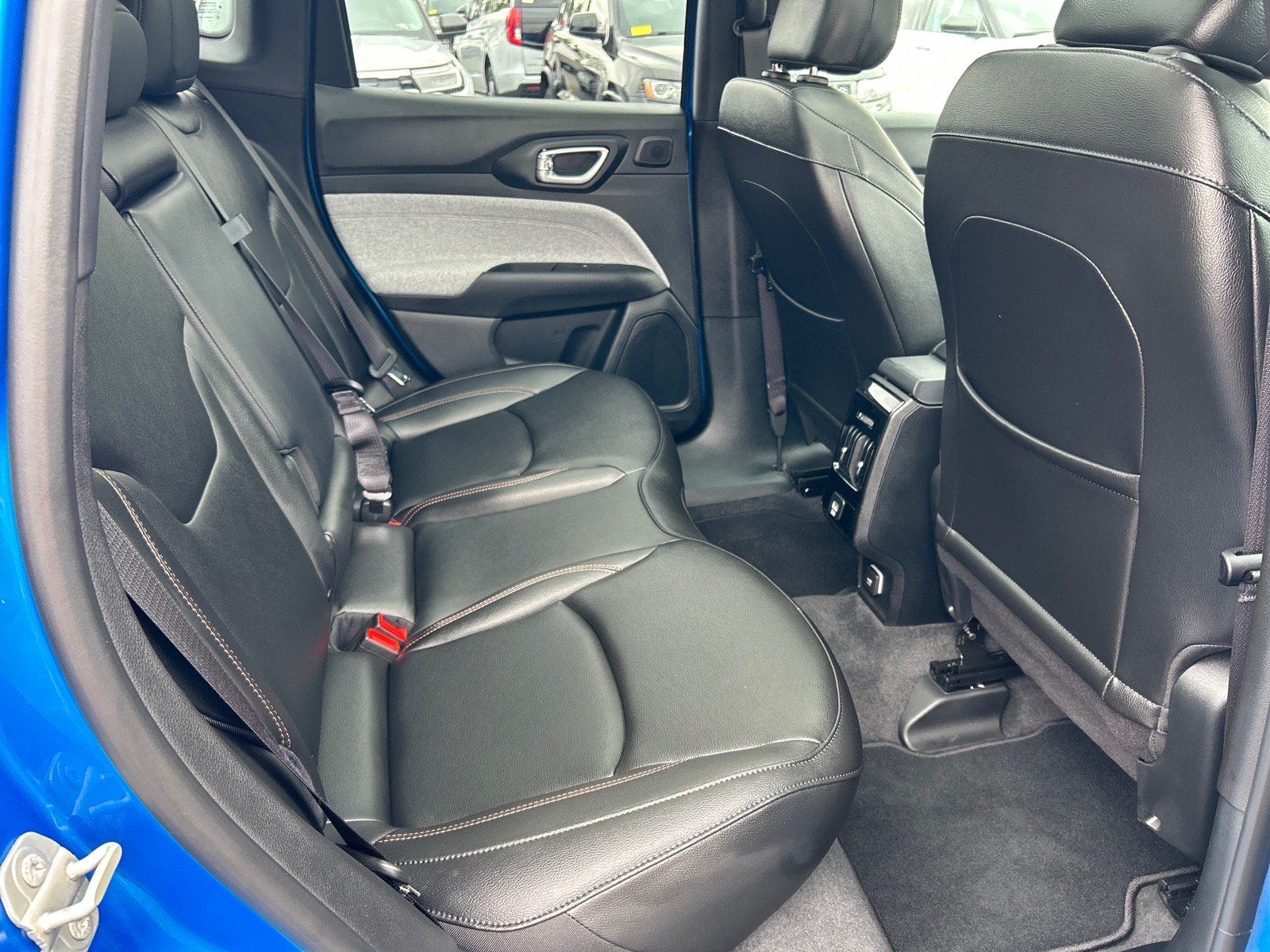 Used 2023 Jeep Compass Latitude w/ Sun and Sound Group AWD/4WD image 19