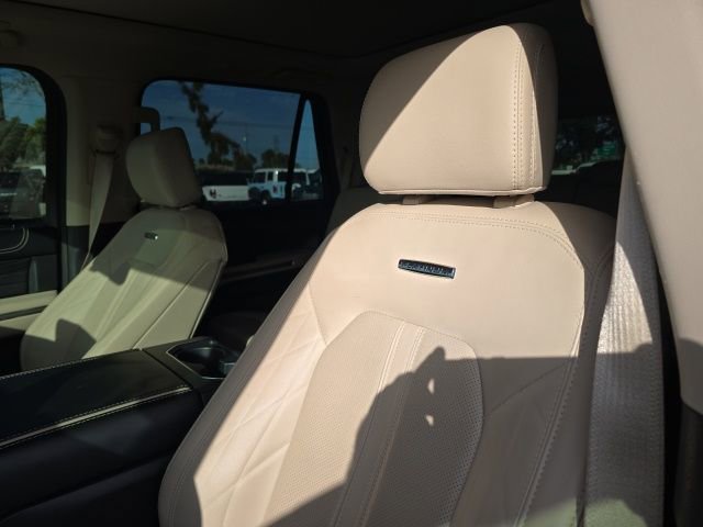Certified 2022 Ford Expedition Platinum image 7