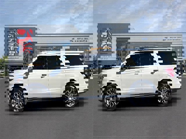 Certified 2022 Ford Expedition Max Limited image 5