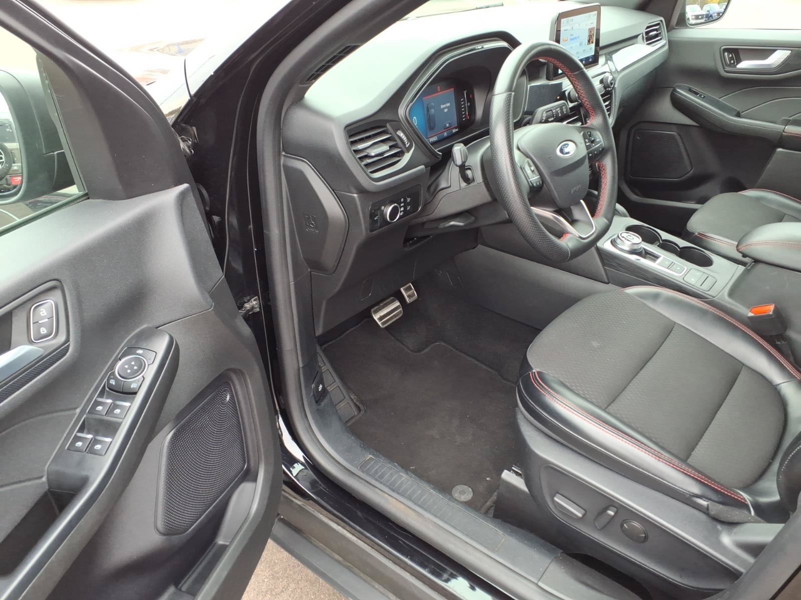 Certified 2024 Ford Escape ST-Line AWD/4WD image 10