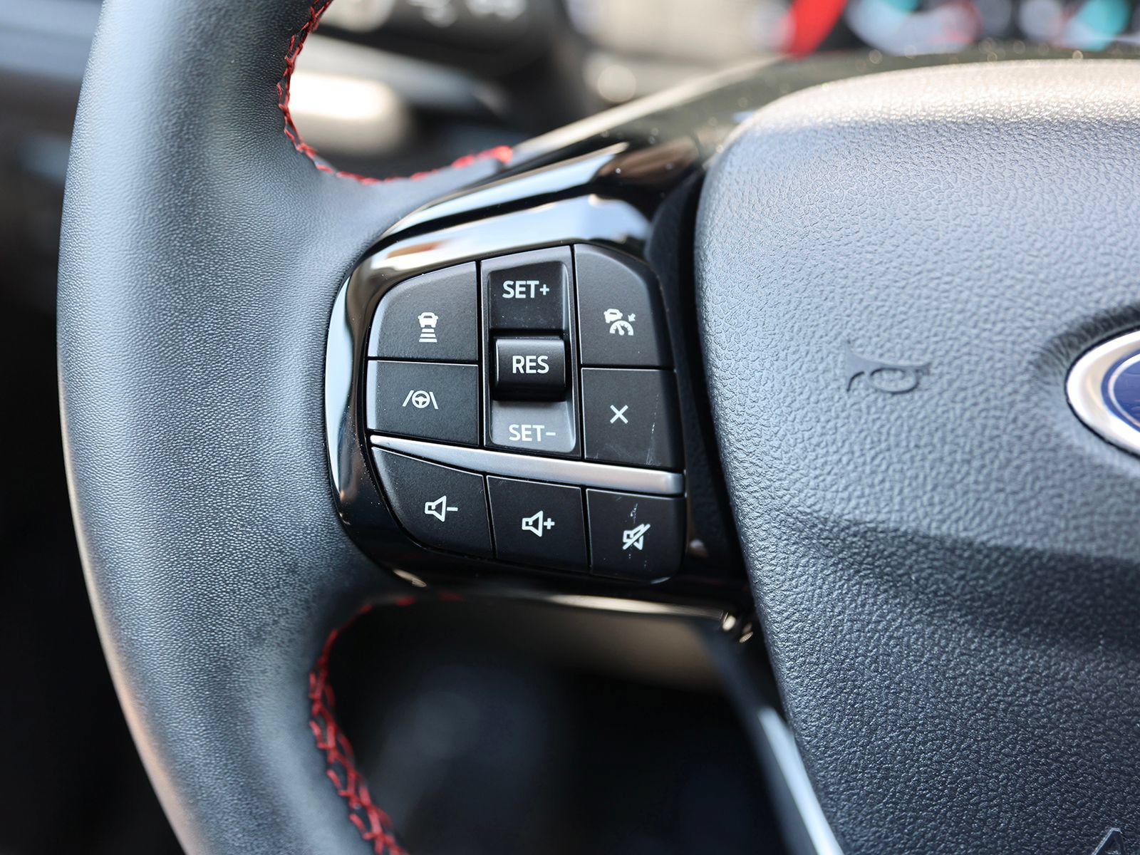 Certified 2022 Ford Escape SEL w/ SEL Stealth AWD Package image 38