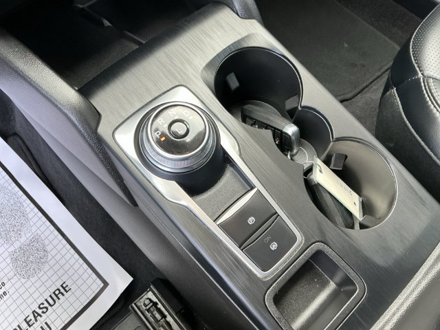 Certified 2025 Ford Escape Platinum AWD/4WD image 18