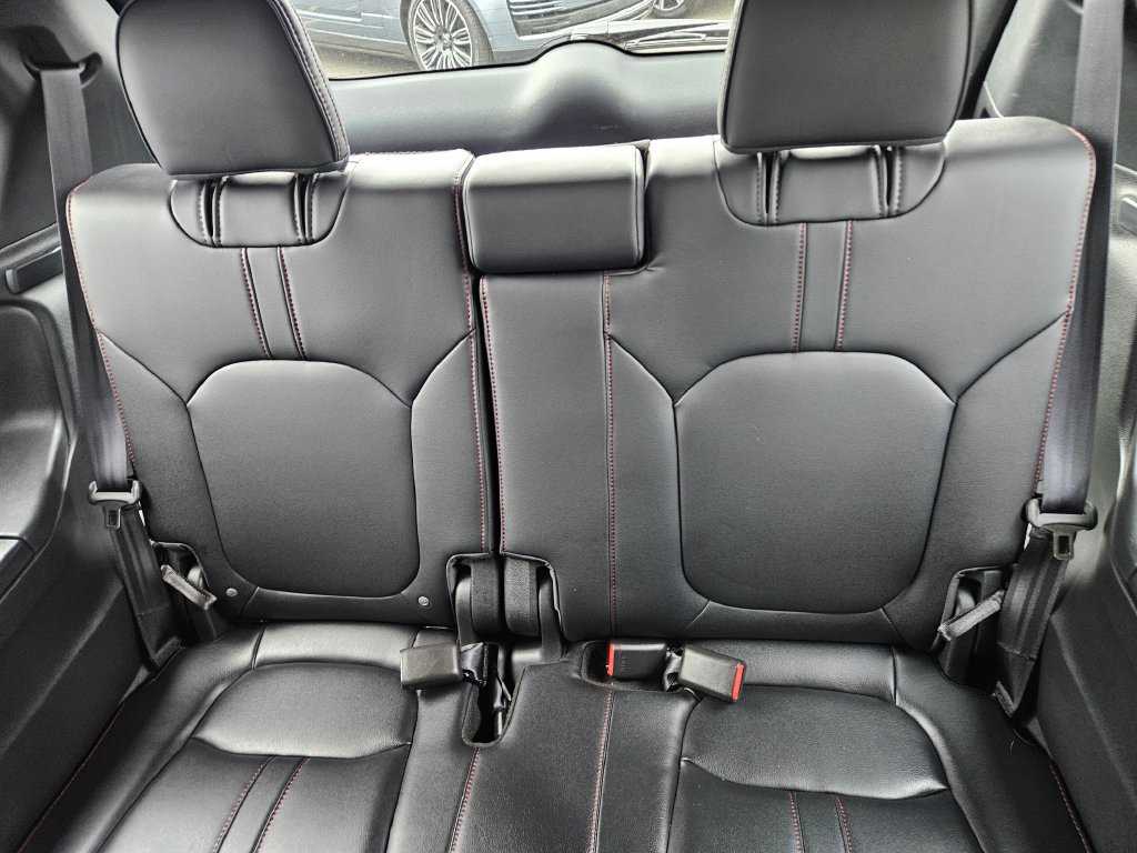 Used 2025 Honda Pilot Black Edition image 17