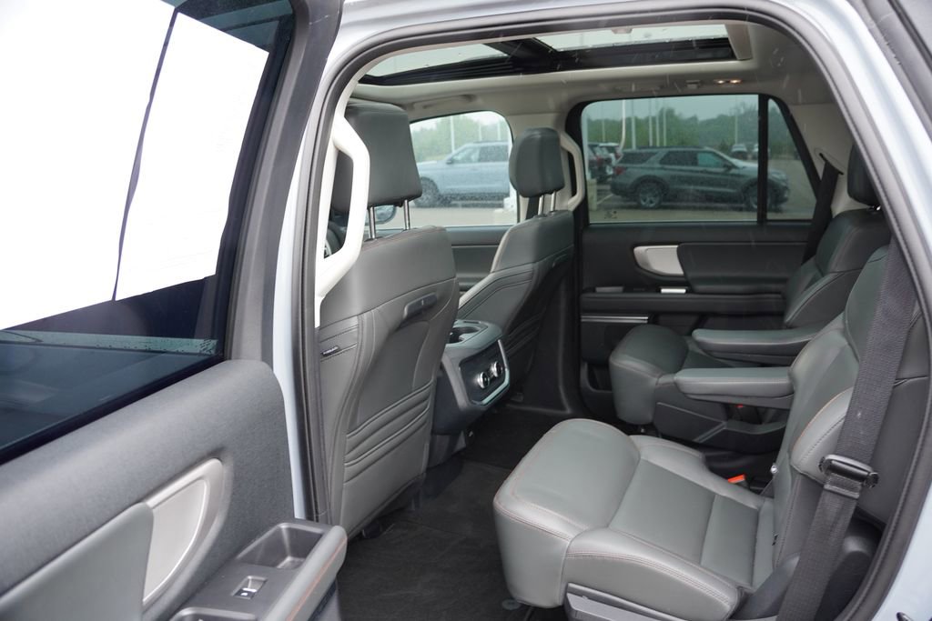 Certified 2025 Ford Expedition Active AWD/4WD image 17