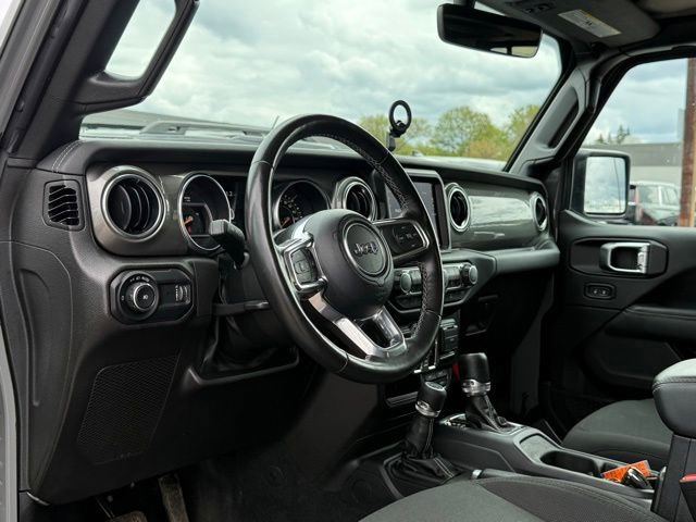 Used 2023 Jeep Wrangler Unlimited Sahara w/ Cold Weather Group AWD/4WD image 41