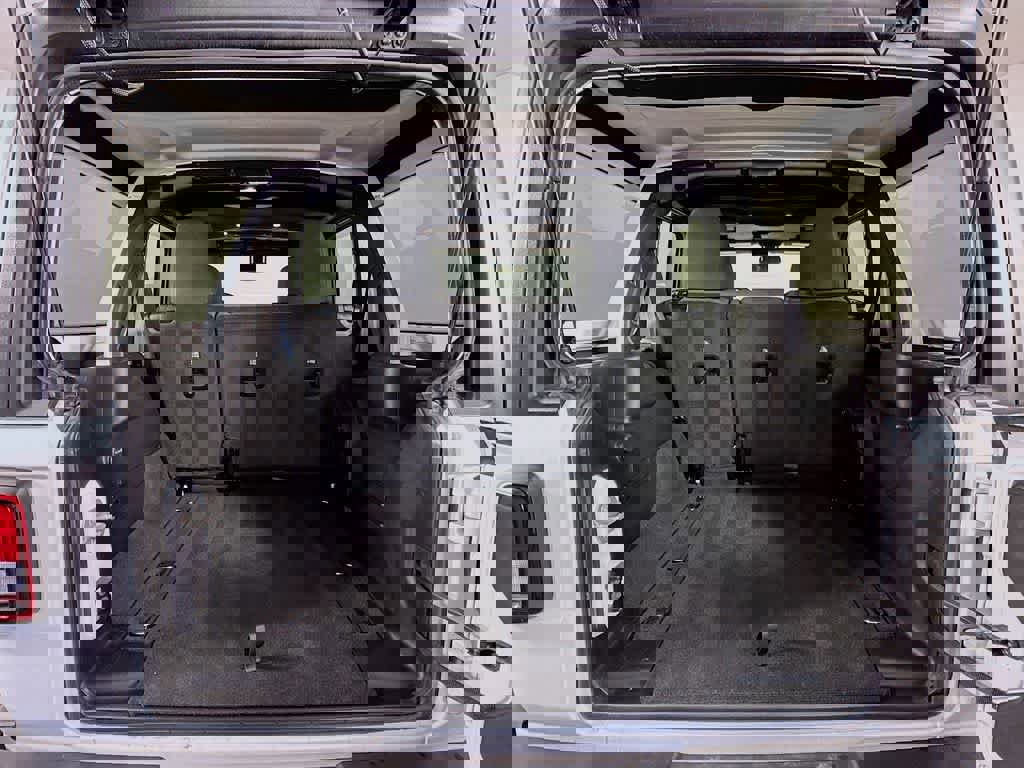 Used 2024 Jeep Wrangler Willys image 25