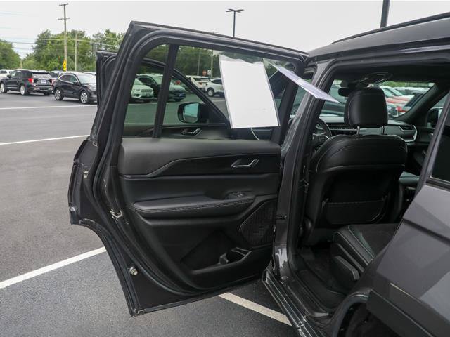 Used 2024 Jeep Grand Cherokee L Altitude AWD/4WD image 28