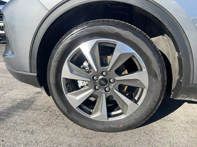 Certified 2025 Ford Escape Platinum w/ Premium Technology Package image 32