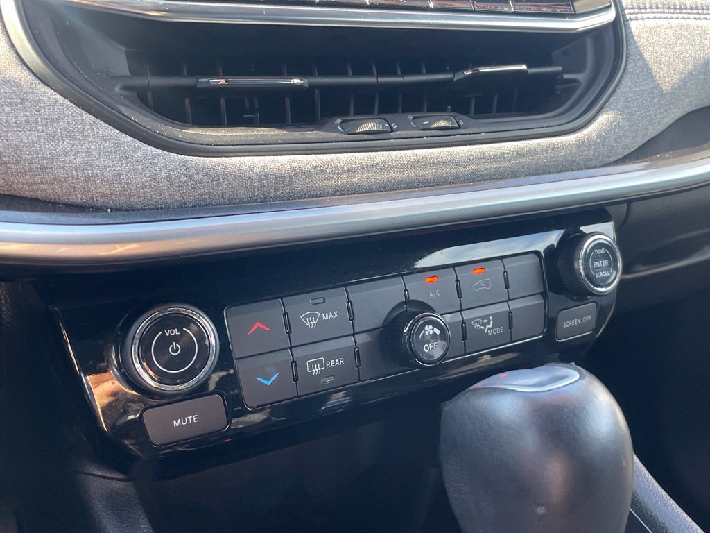Used 2024 Jeep Compass Latitude AWD/4WD image 19