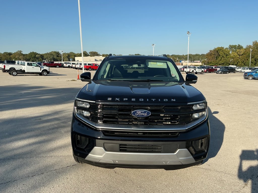 Certified 2026 Ford Expedition Platinum w/ Driver's Package AWD/4WD image 8