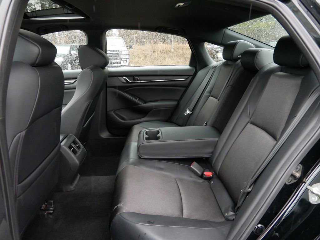 Used 2018 Honda Accord Sport image 11