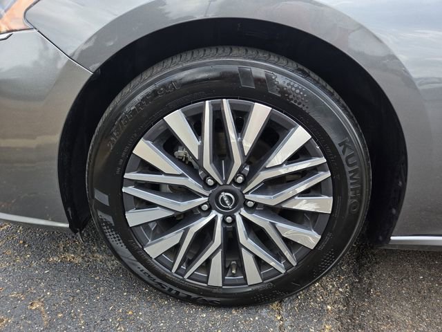 Used 2025 Nissan Altima 2.5 SV FWD image 23