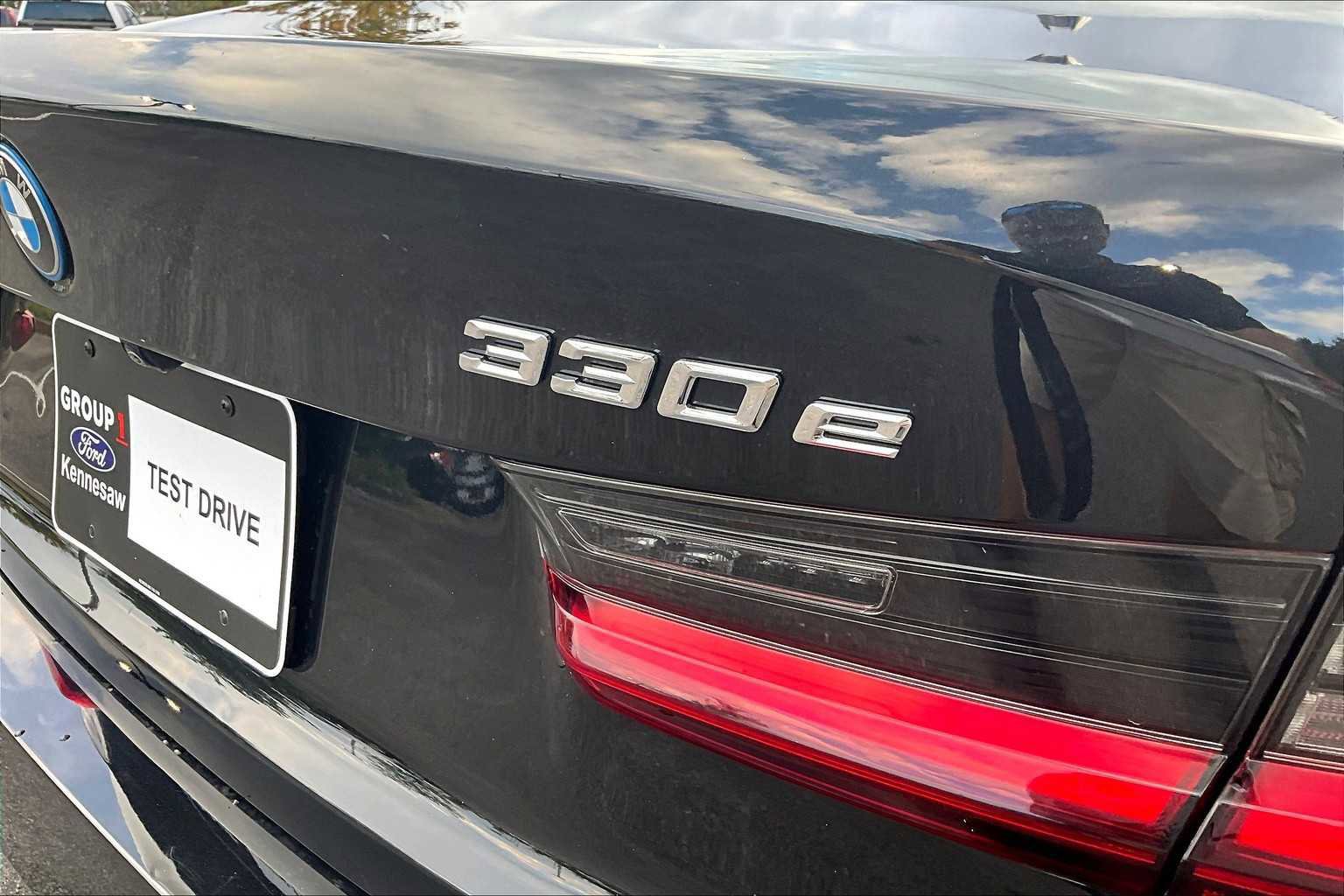 Used 2024 BMW 330e w/ Convenience Package image 11