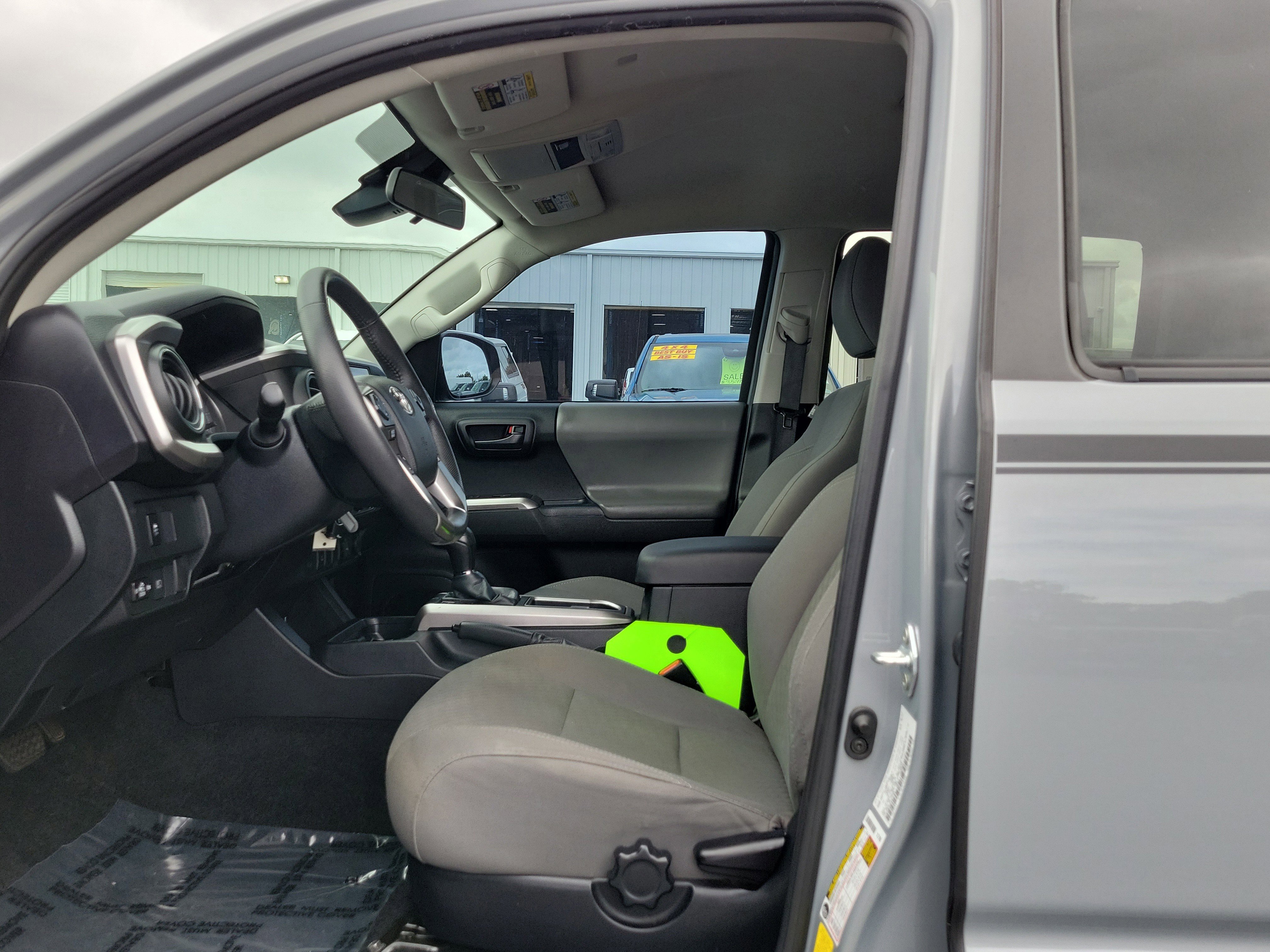 Used 2021 Toyota Tacoma SR5 w/ SR5 Appearance Package (SM) image 19