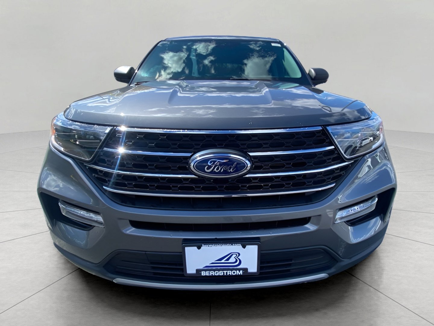 Certified 2023 Ford Explorer XLT w/ Equipment Group 202A AWD/4WD image 9