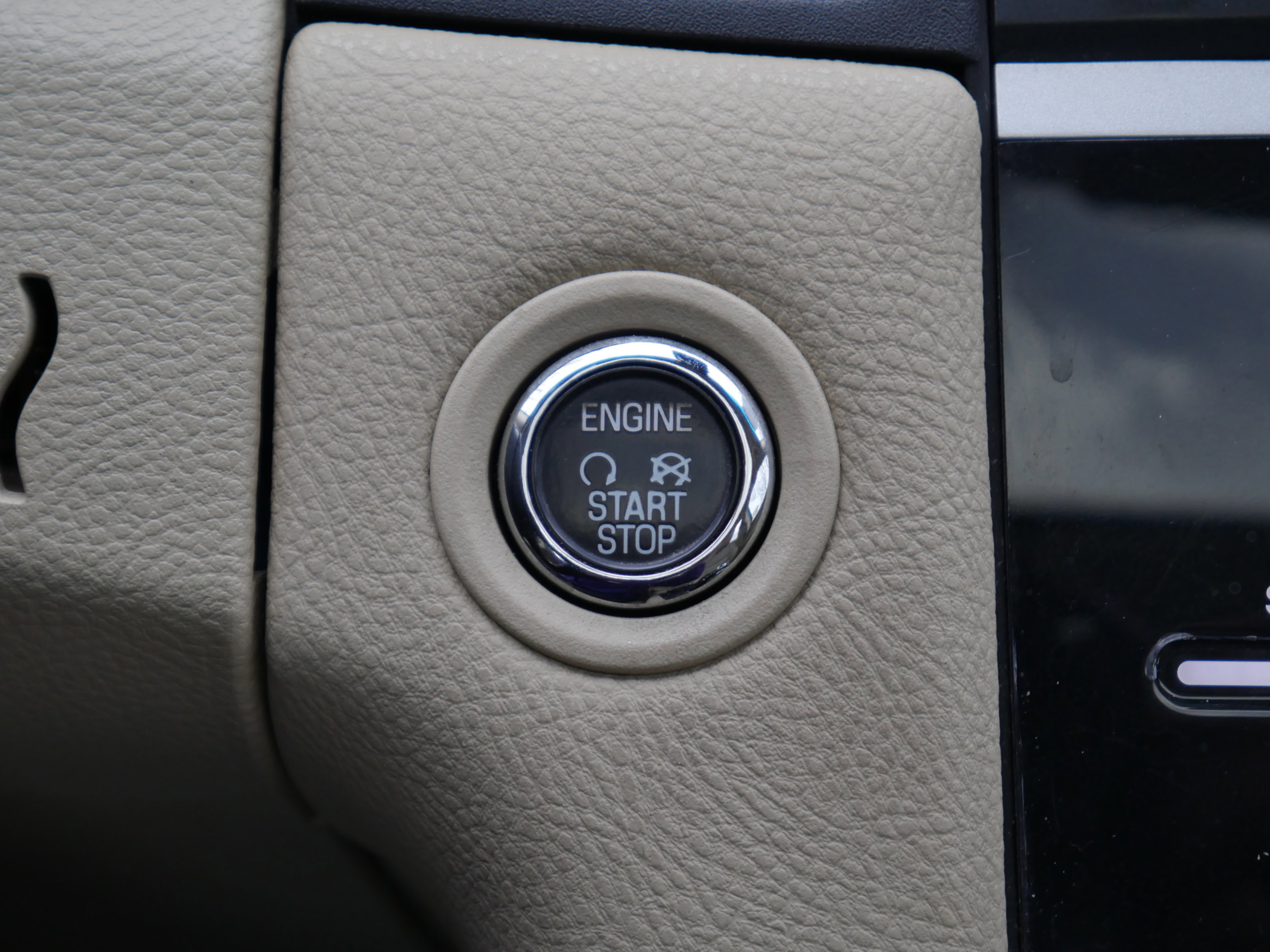 Certified 2017 Ford Taurus Limited image 16