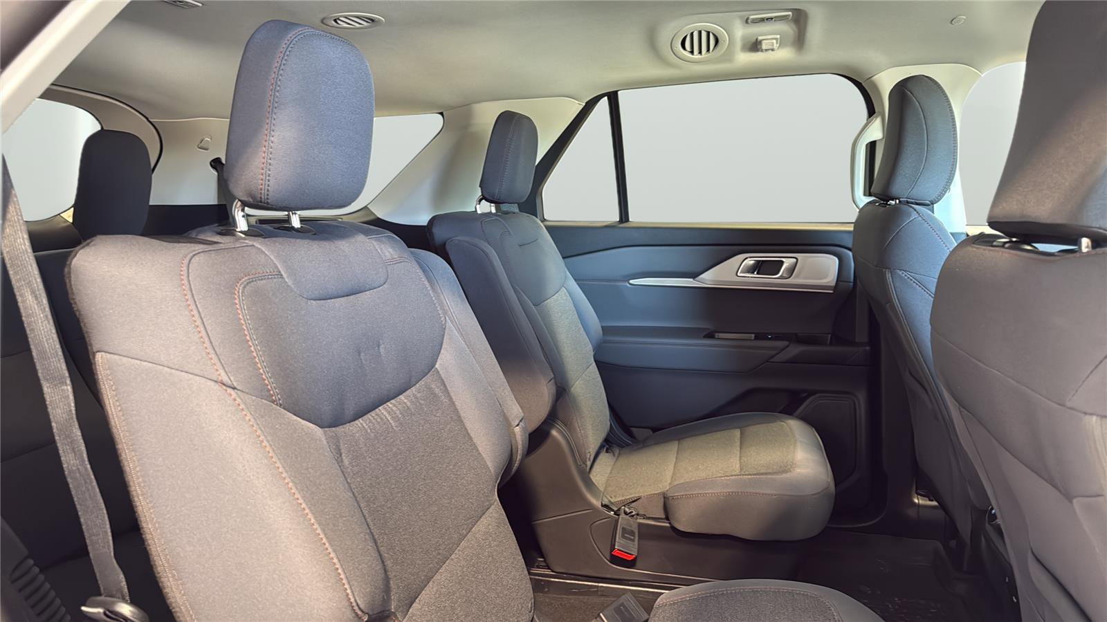 Certified 2025 Ford Explorer Active AWD/4WD image 15