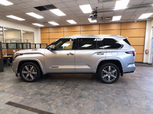 Used 2023 Toyota Sequoia Capstone AWD/4WD image 4