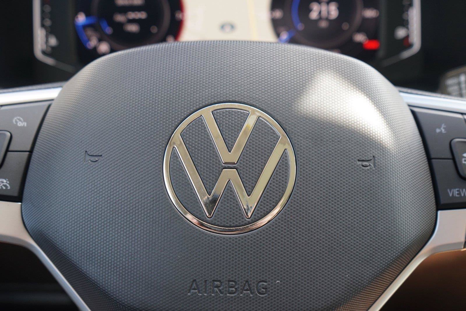 Used 2022 Volkswagen Atlas SEL R-Line AWD/4WD image 14