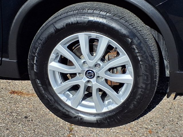 Used 2018 Nissan Rogue SV AWD/4WD image 26