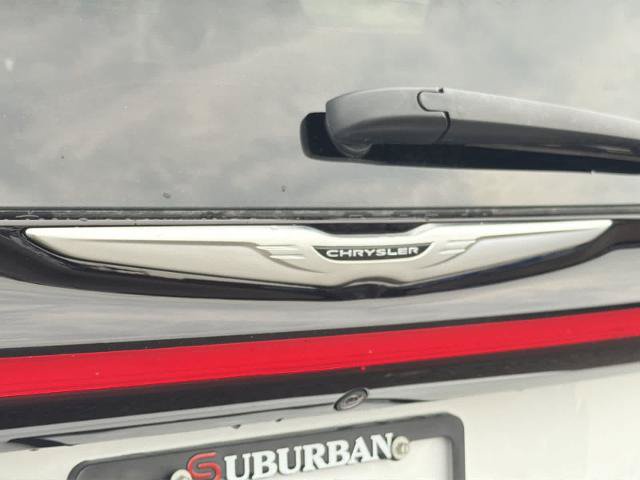 Used 2024 Chrysler Pacifica Touring-L FWD image 13