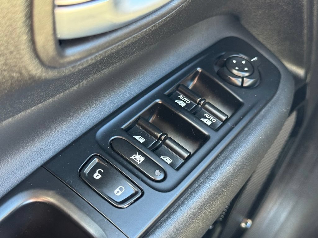 Used 2018 Jeep Renegade Altitude AWD/4WD image 17