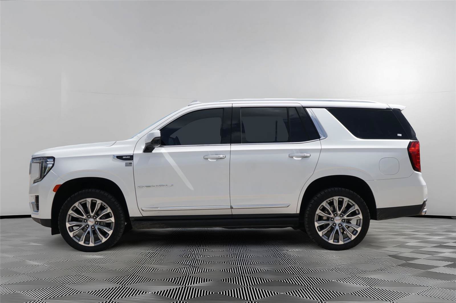 Used 2021 GMC Yukon Denali w/ Denali Ultimate Package AWD/4WD image 7