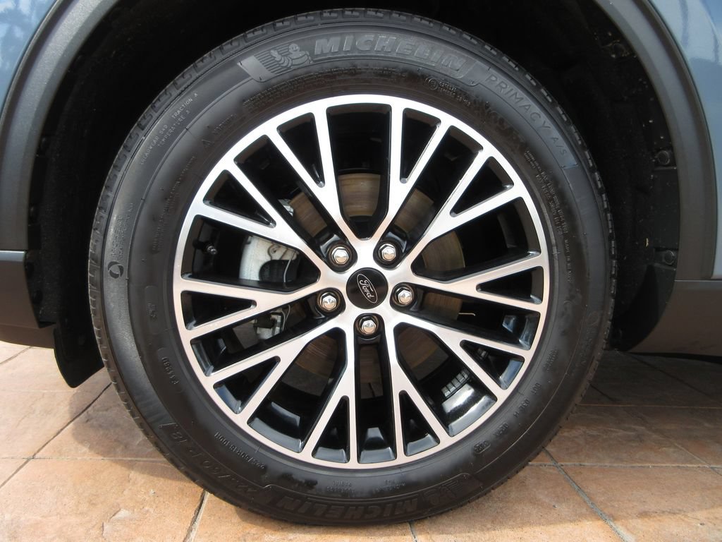 Certified 2025 Ford Escape SE FWD image 9