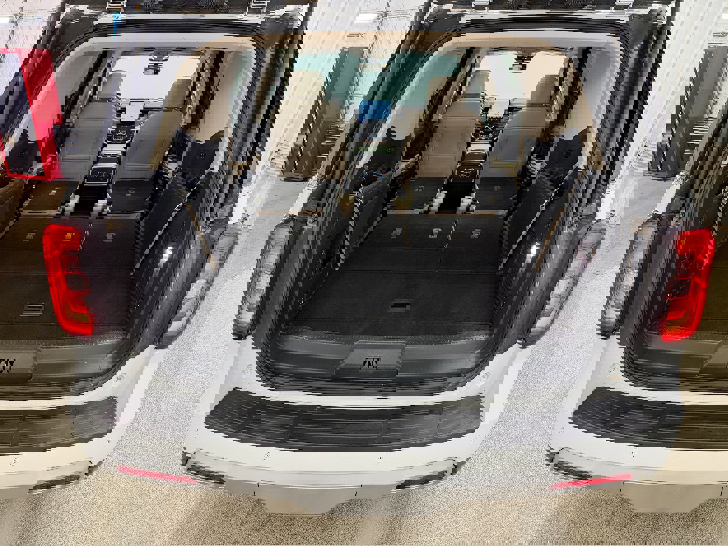 Certified 2024 Ford Expedition Limited image 34