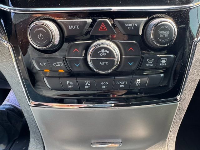 Used 2020 Jeep Grand Cherokee Overland AWD/4WD image 31